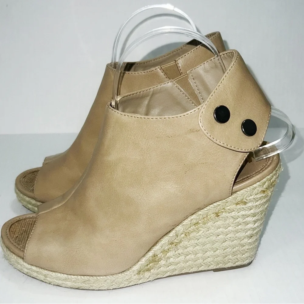 Madeline Girl Womens Metcalf Wedge Sandal Size 9 M